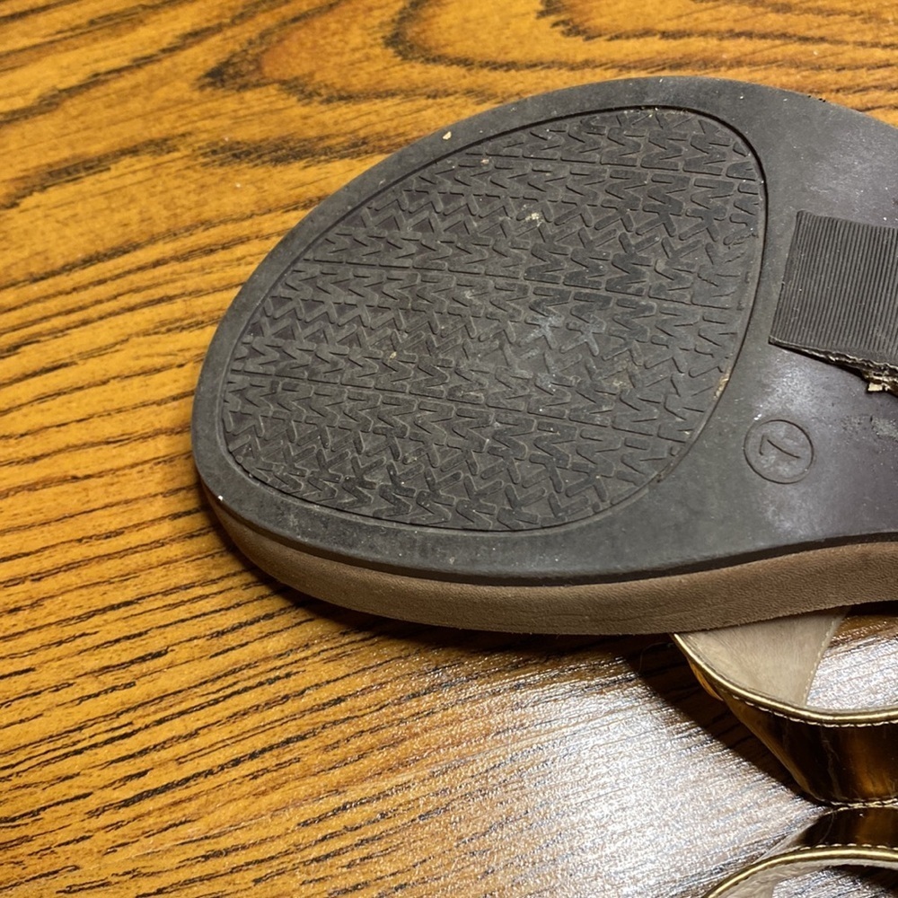 🌹 Michael Kors 🌹 Bronze Gold & Brown Wedge Thong Sandals - Picture 10 of 10